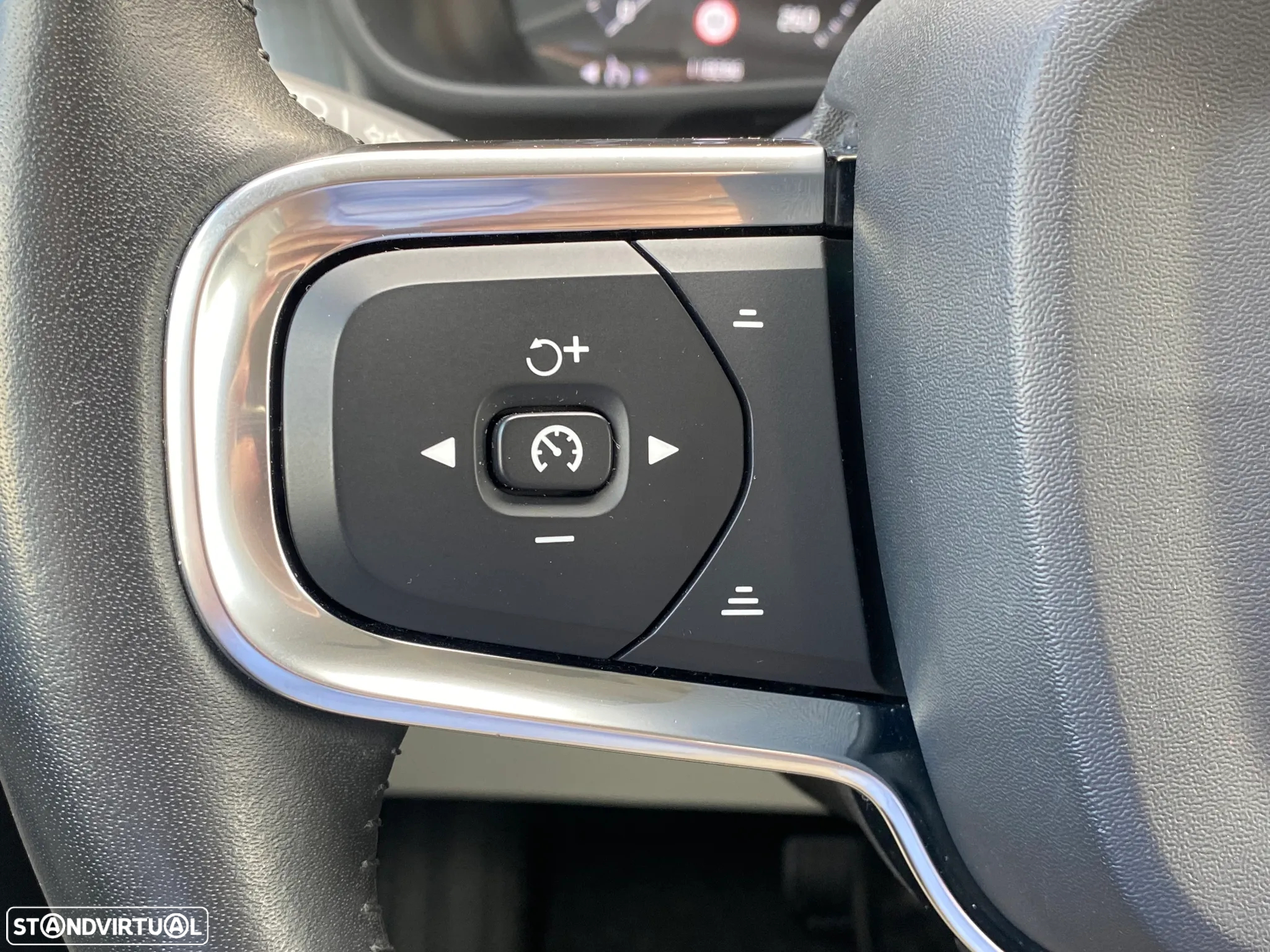 Volvo XC 40 2.0 D3 Momentum Plus Geartronic - 25