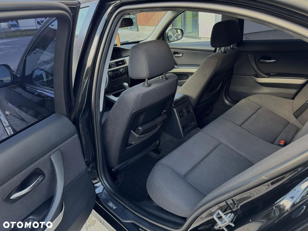 BMW Seria 3 320i - 12