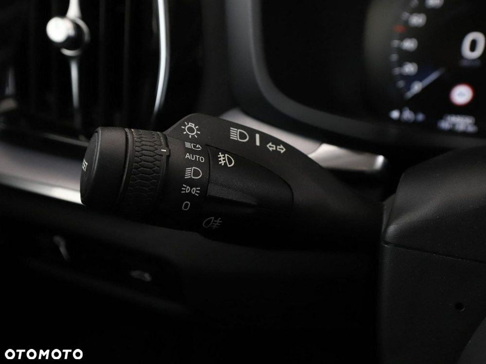 Volvo V60 B4 D Geartronic Momentum Pro - 33