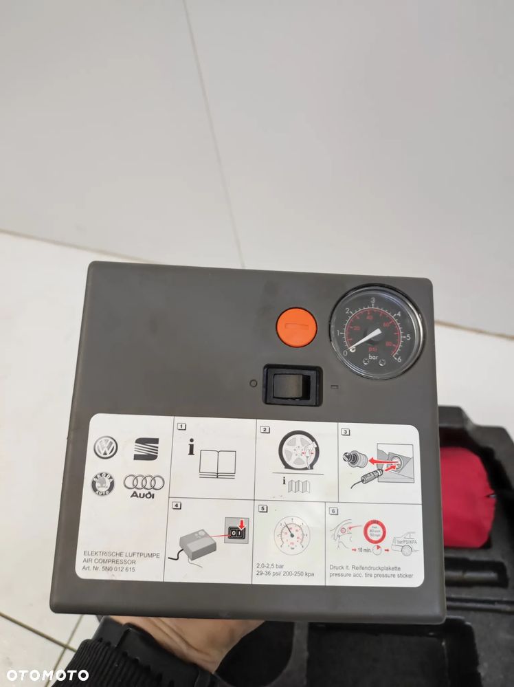 Styropian wkład koła zapasowego zestaw naprawczy pompka VW Passat B8 - 4