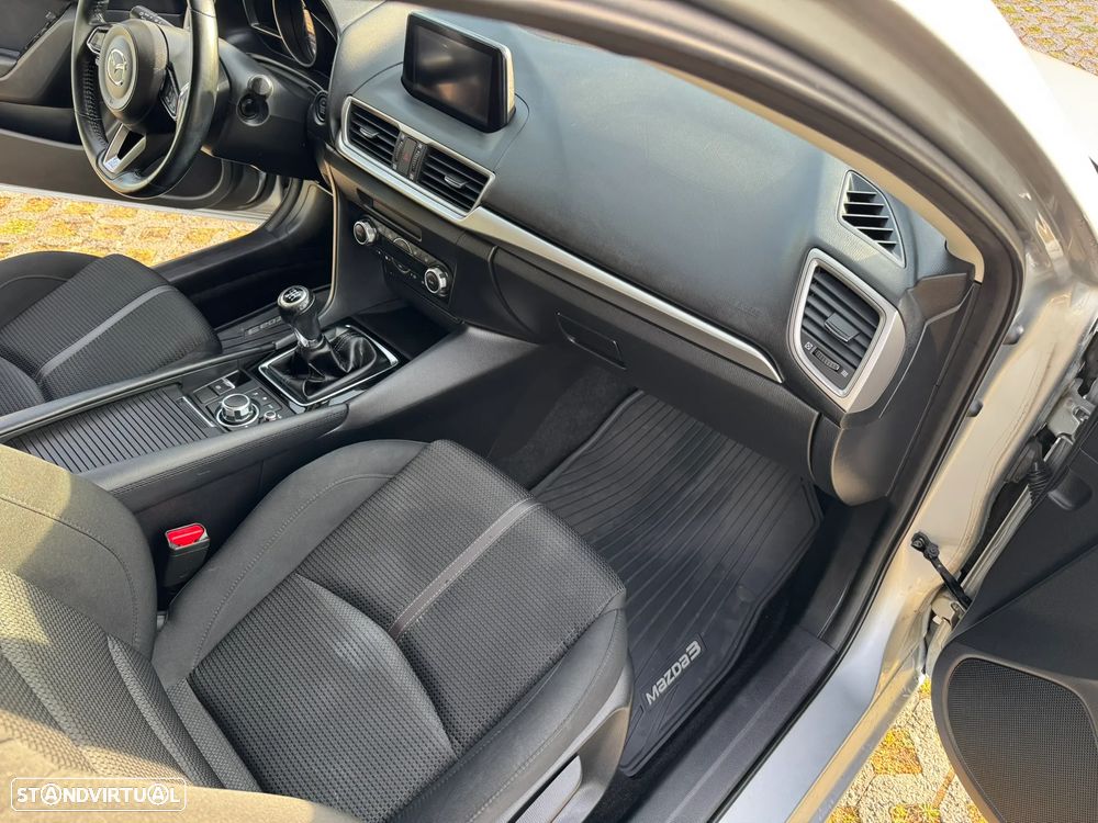 Mazda 3 Hatchback 1.5 Sky-G Evolve Navi - 17