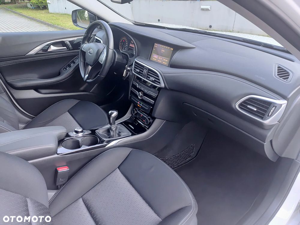 Infiniti Q30 1.6t - 9