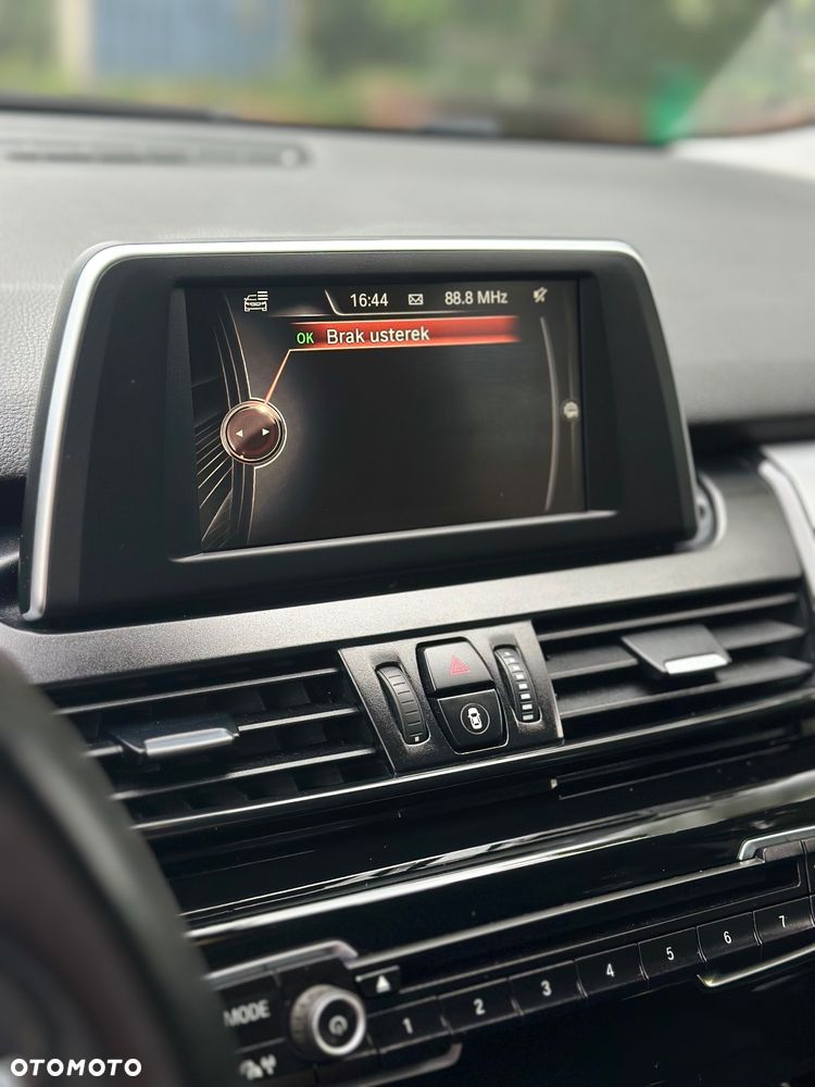 BMW Seria 2 218d - 16