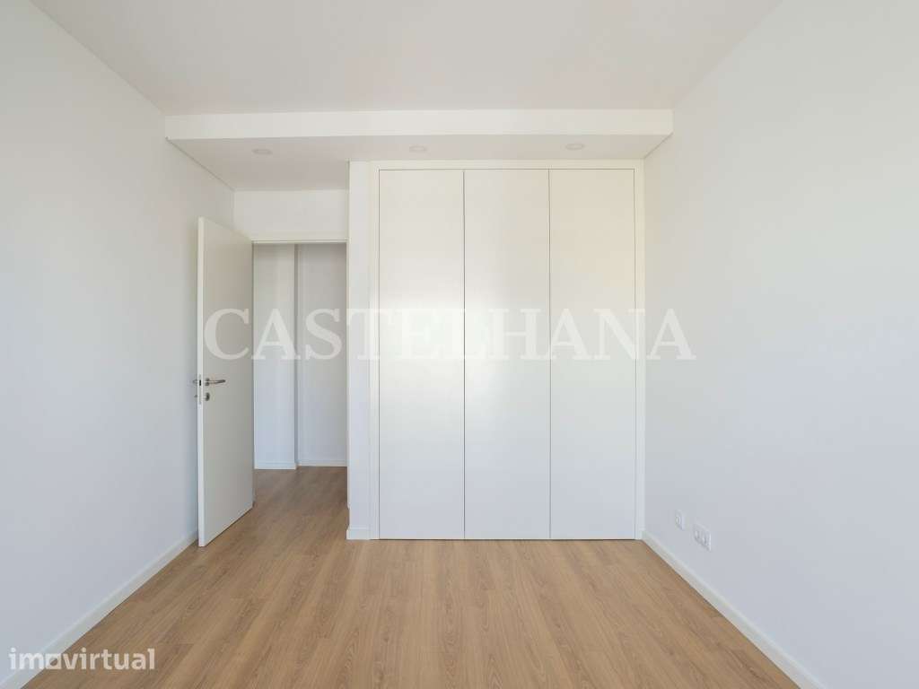 Apartamento T2 duplex, com varanda, em Faro - Grande imagem: 3/97