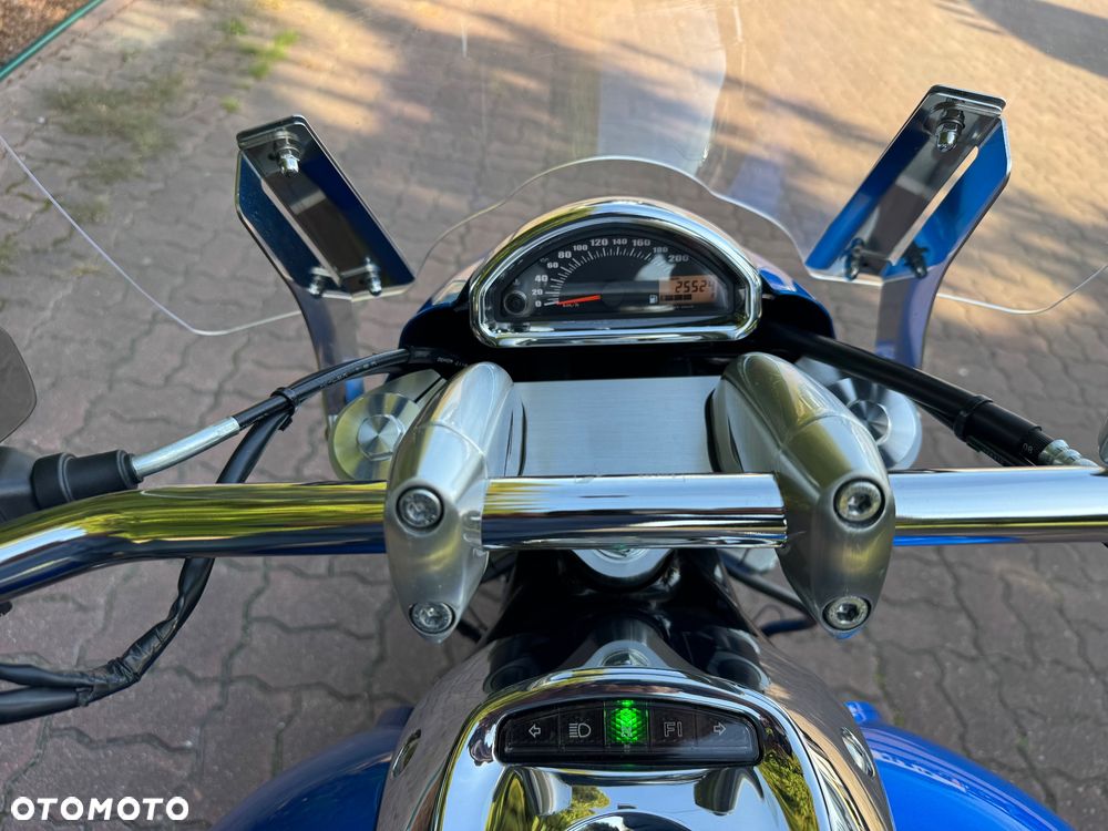 Suzuki Intruder - 22