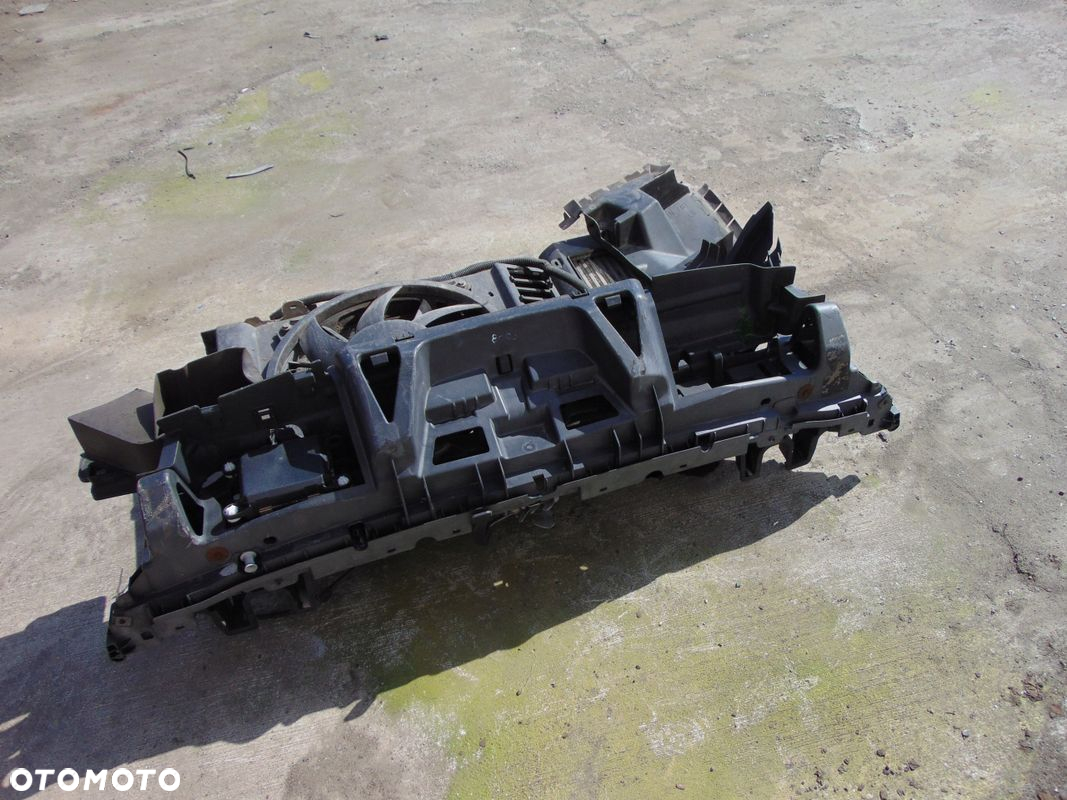 PAS PRZEDNI CHŁODNICE PEUGEOT 5008 1.6HDI - 2