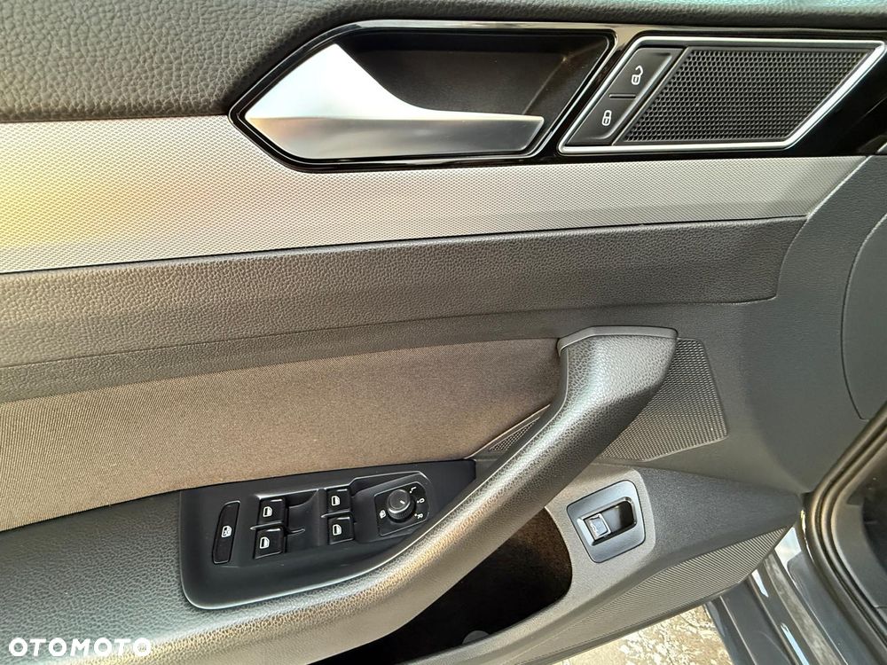 Volkswagen Passat 2.0 TDI (BlueMotion Technology) DSG Comfortline - 28