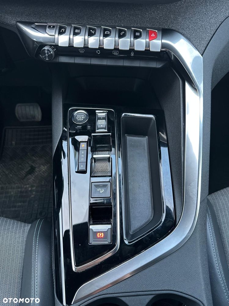 Peugeot 3008 1.6 PureTech Hybrid4 PHEV Allure S&S EAT8 - 12