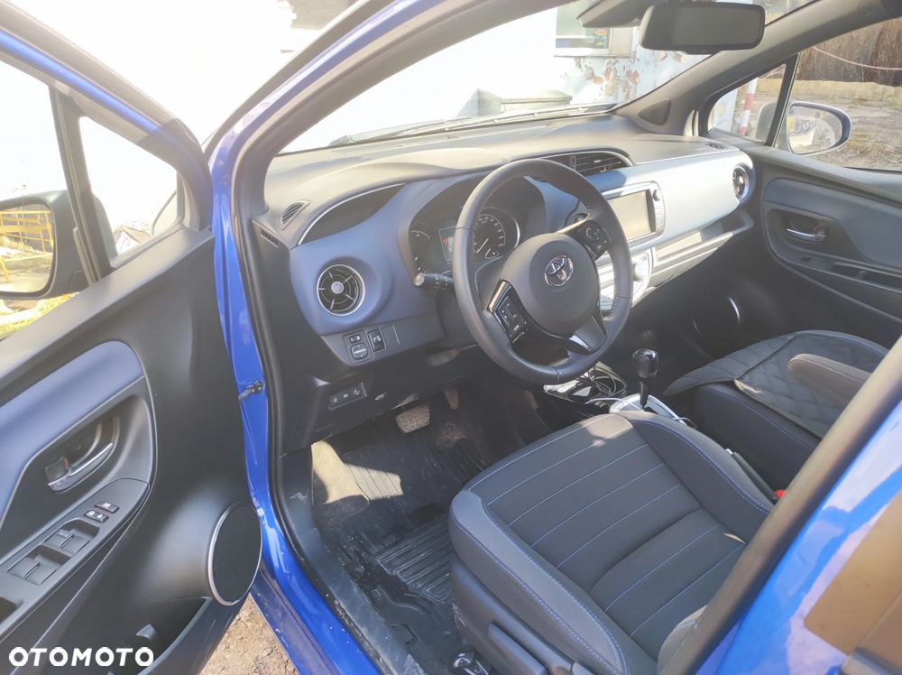 Toyota Yaris Hybrid 100 Selection - 1