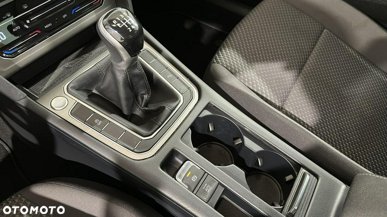 Volkswagen Passat - 17