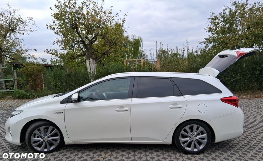 Toyota Auris 1.8 HSD Luna - 1