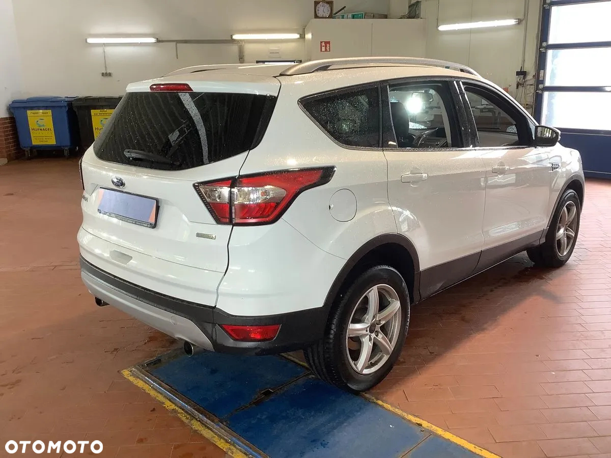 Ford Kuga 1.5 EcoBoost 2x4 Business Edition - 3