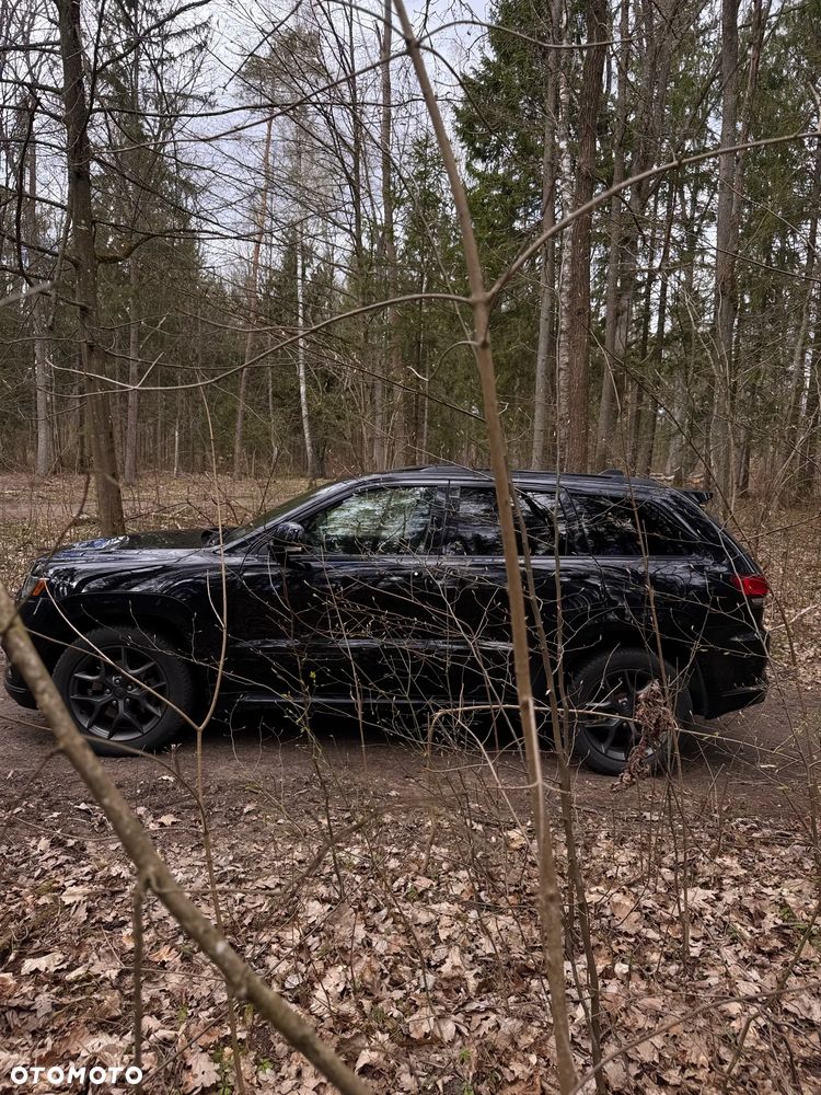 Jeep Grand Cherokee - 32