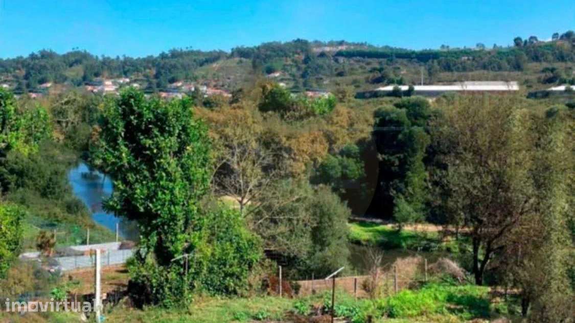 Moradia Unifamiliar com Vista Rio e Grande Potencial - Grande imagem: 5/16