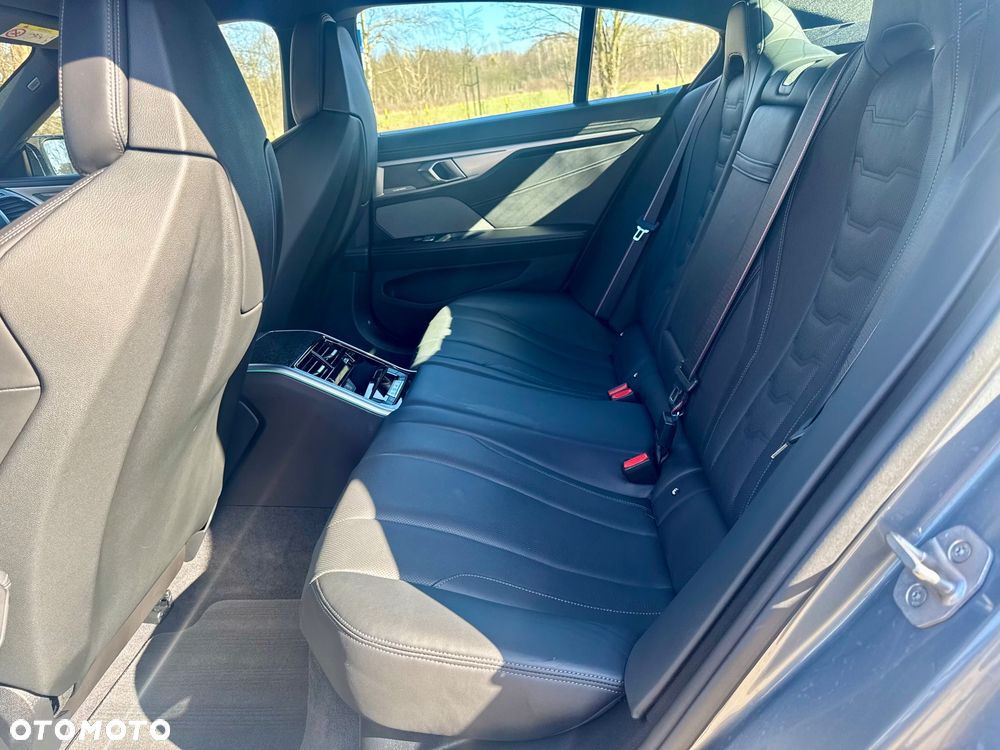 BMW Seria 8 - 26