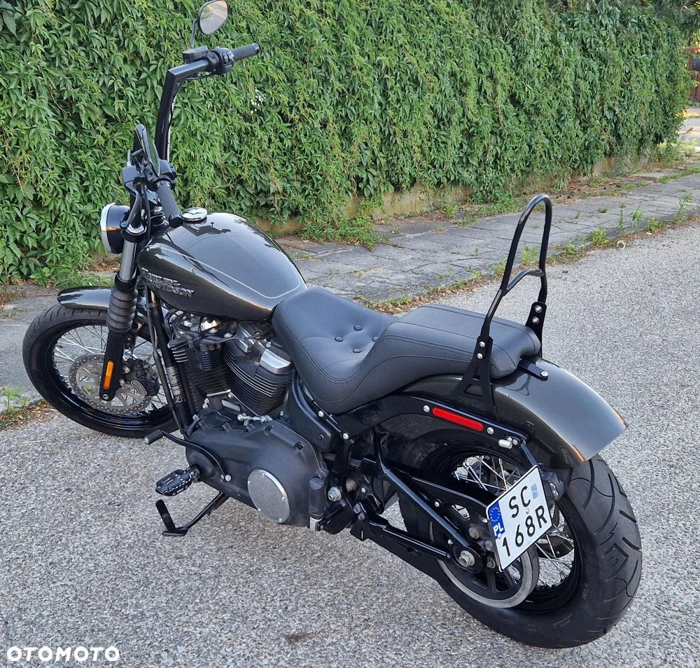 Harley-Davidson Dyna Street Bob - 37