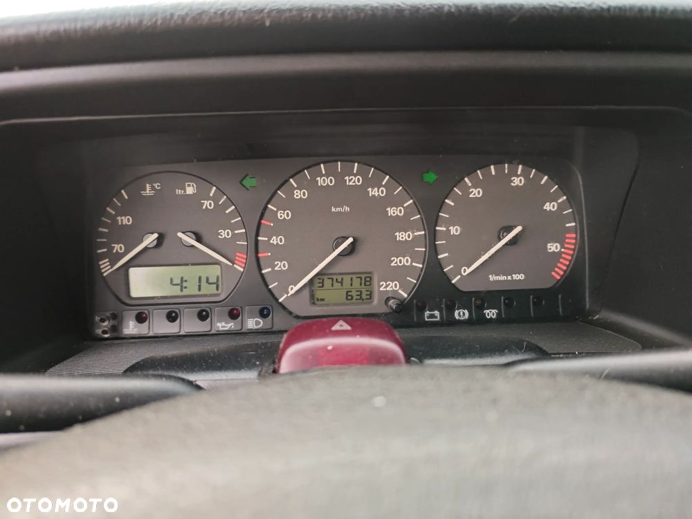 Volkswagen Passat 1.9 TDI Comfortline - 7