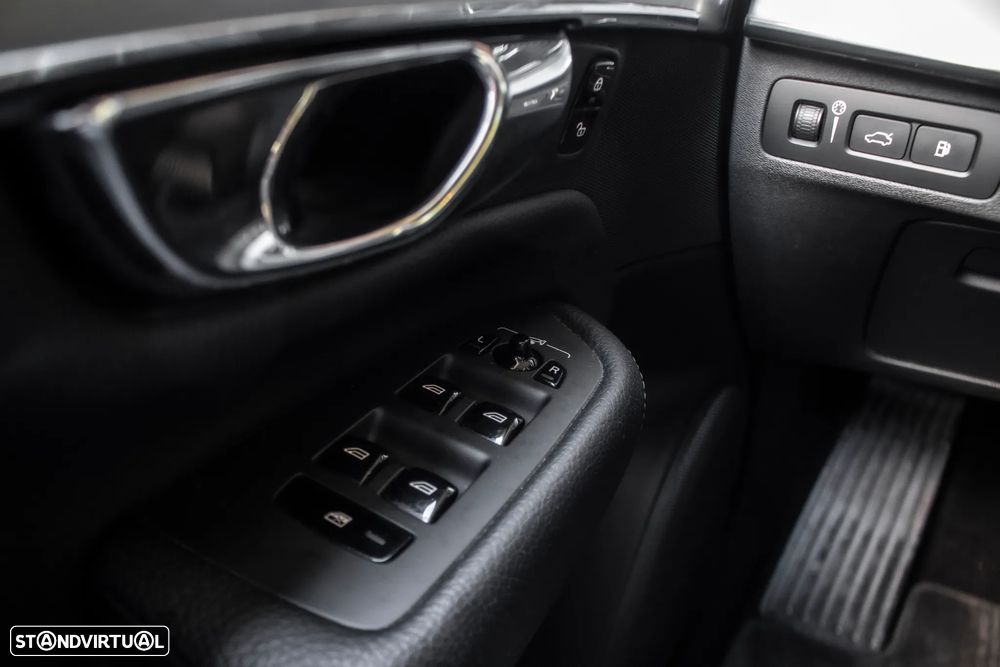 Volvo XC 90 T8 AWD Twin Engine Geartronic Momentum - 17