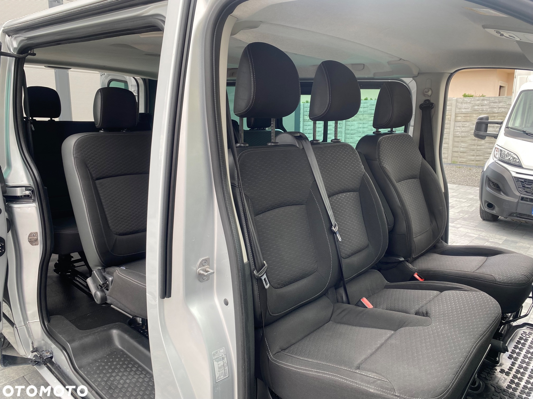 Opel Vivaro L2H1 2,9t Essentia Business - 26