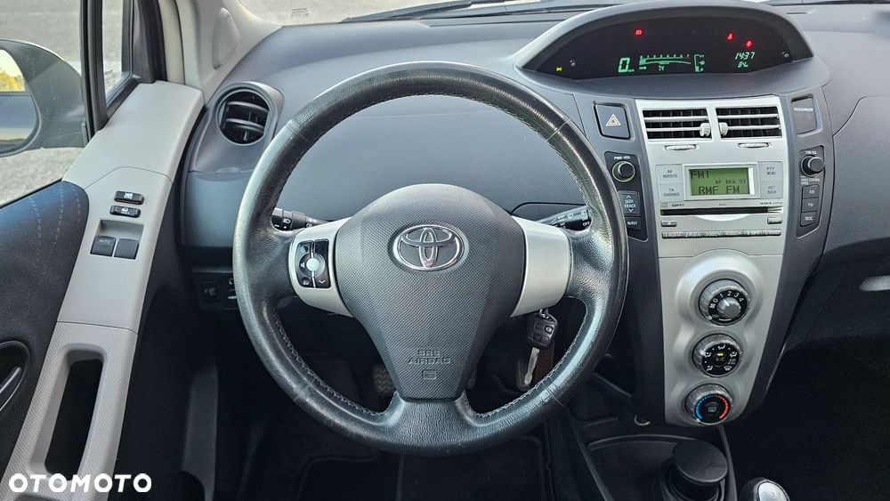 Toyota Yaris - 15