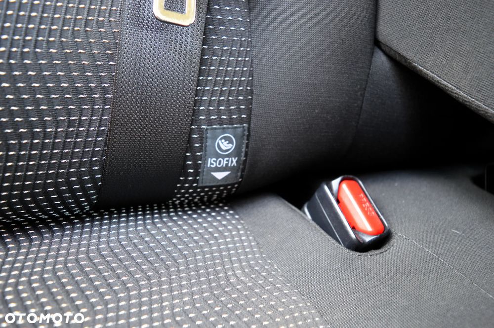 Toyota Auris 1.6 Premium + - 24