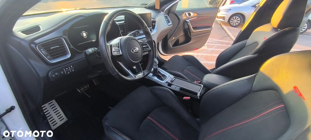 Kia ProCeed - 11