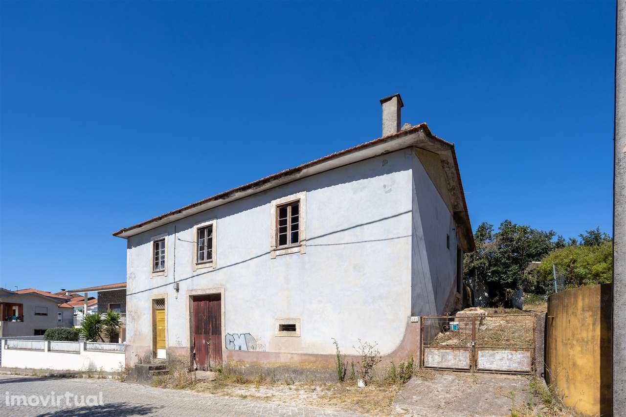 2 Moradias para restaurar, inseridas em um terreno de 2962m2, em Sandi - Grande imagem: 2/31