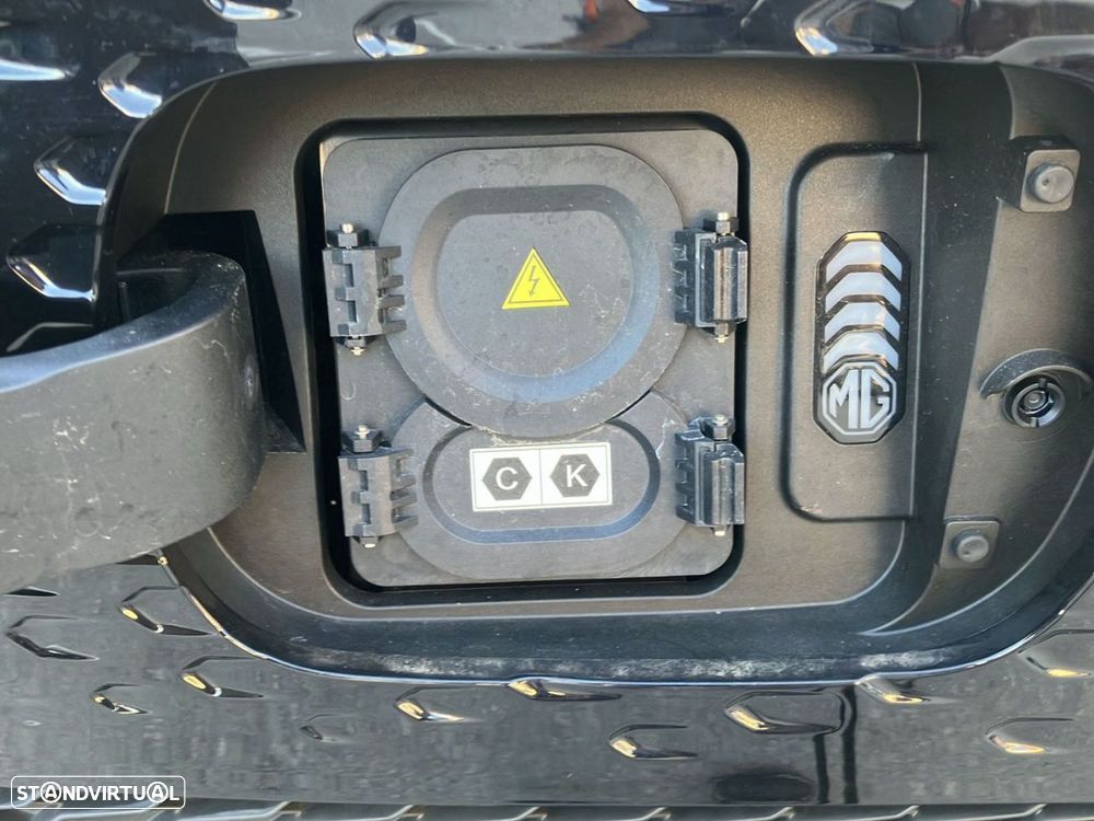 MG ZS EV 72.6 kWh Luxury OBC 11 kW - 21