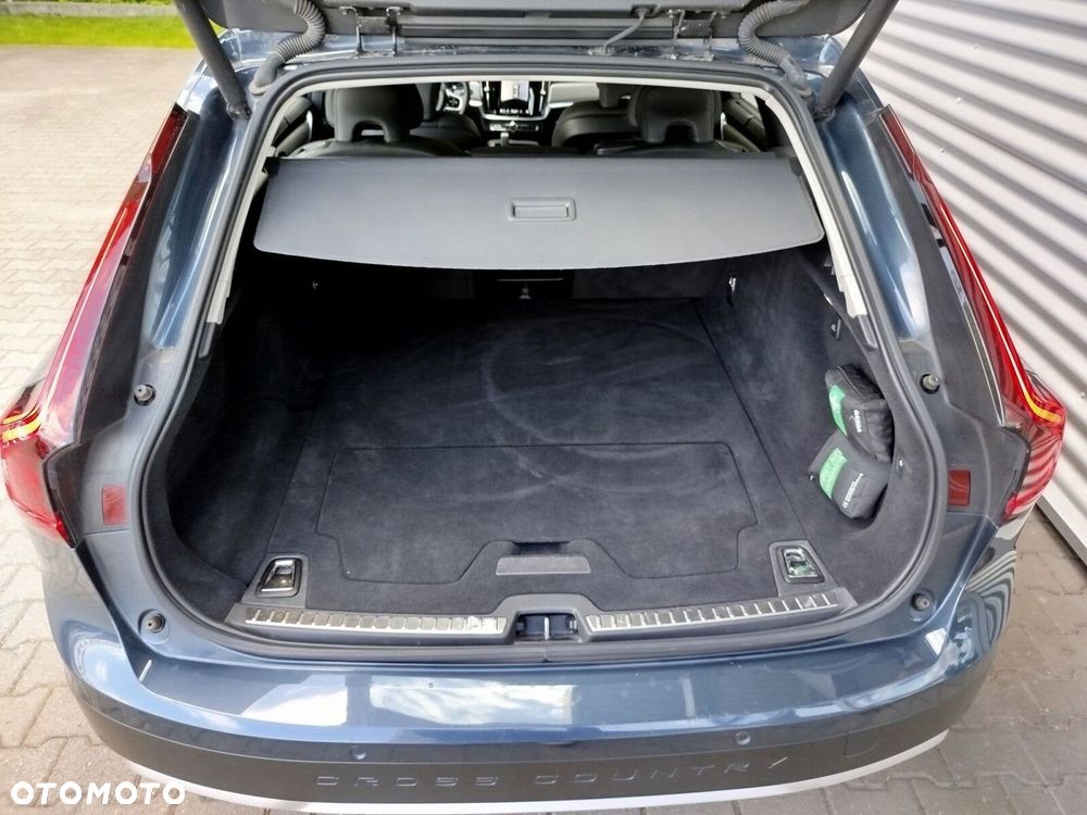 Volvo V90 Cross Country B6 B AWD Ultimate - 36