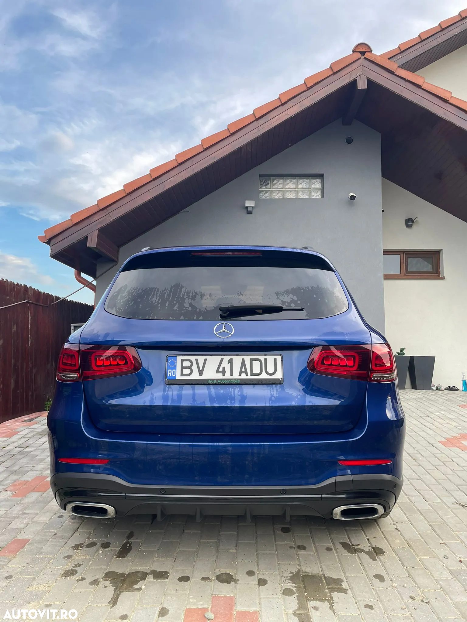 Mercedes-Benz GLC 200 4Matic 9G-TRONIC AMG Line - 9
