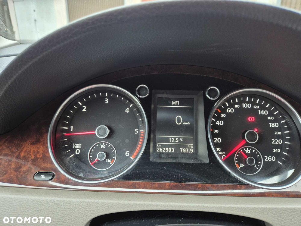 Volkswagen Passat - 12