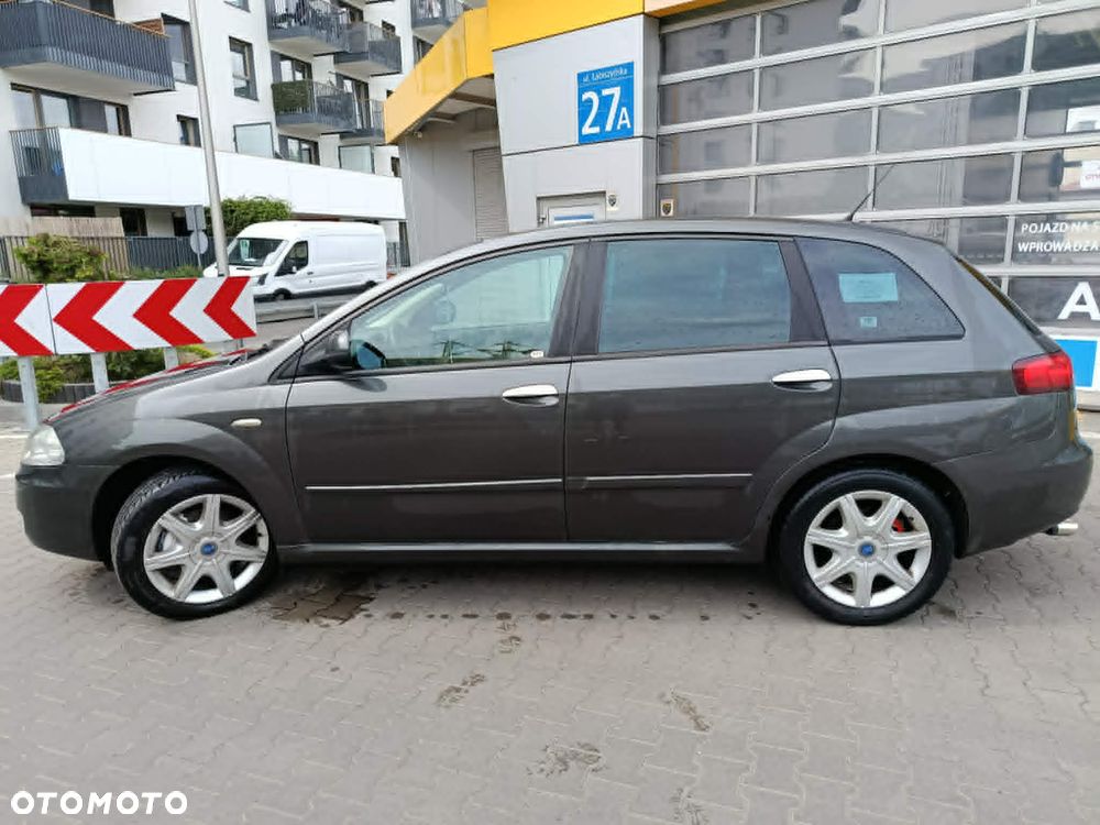 Toyota Avensis - 4