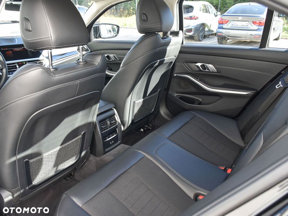 BMW Seria 3 318d Sport Line - 22