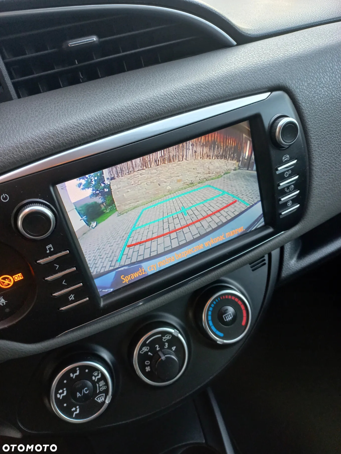Toyota Yaris 1.0 VVT-i Team Deutschland - 8