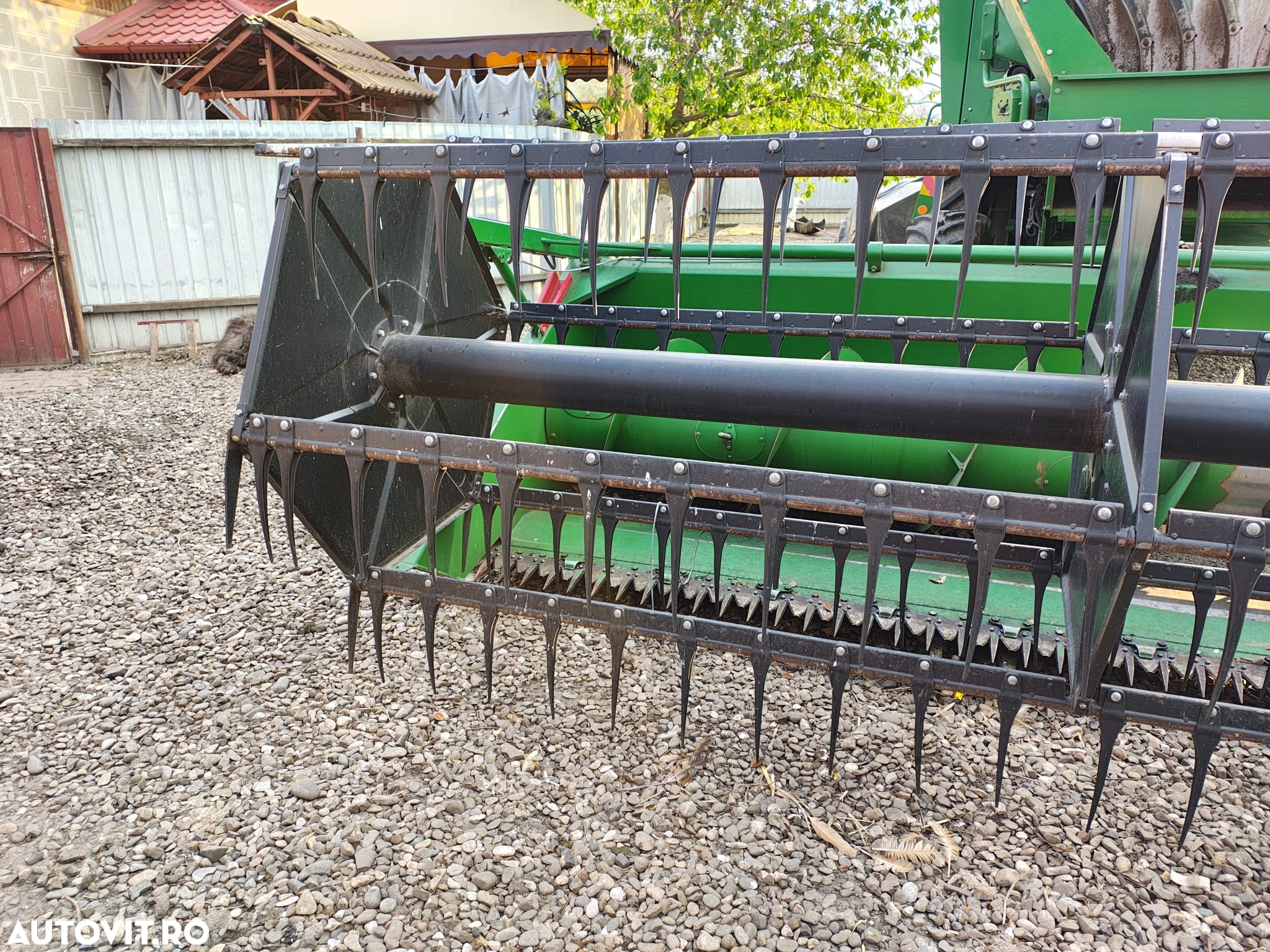 John Deere W330 - 16