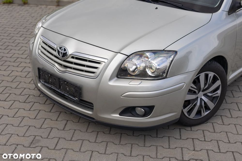 Toyota Avensis 2.0 VVT-i Executive - 5