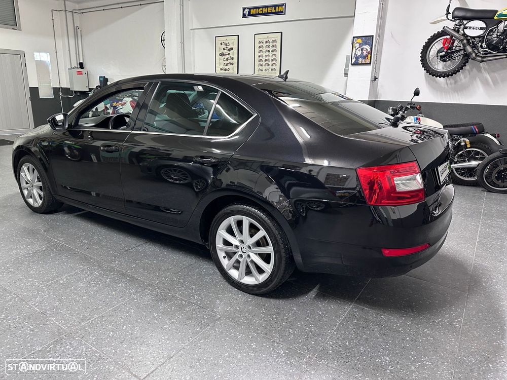 Skoda Octavia 2.0 TDI Sportline - 23