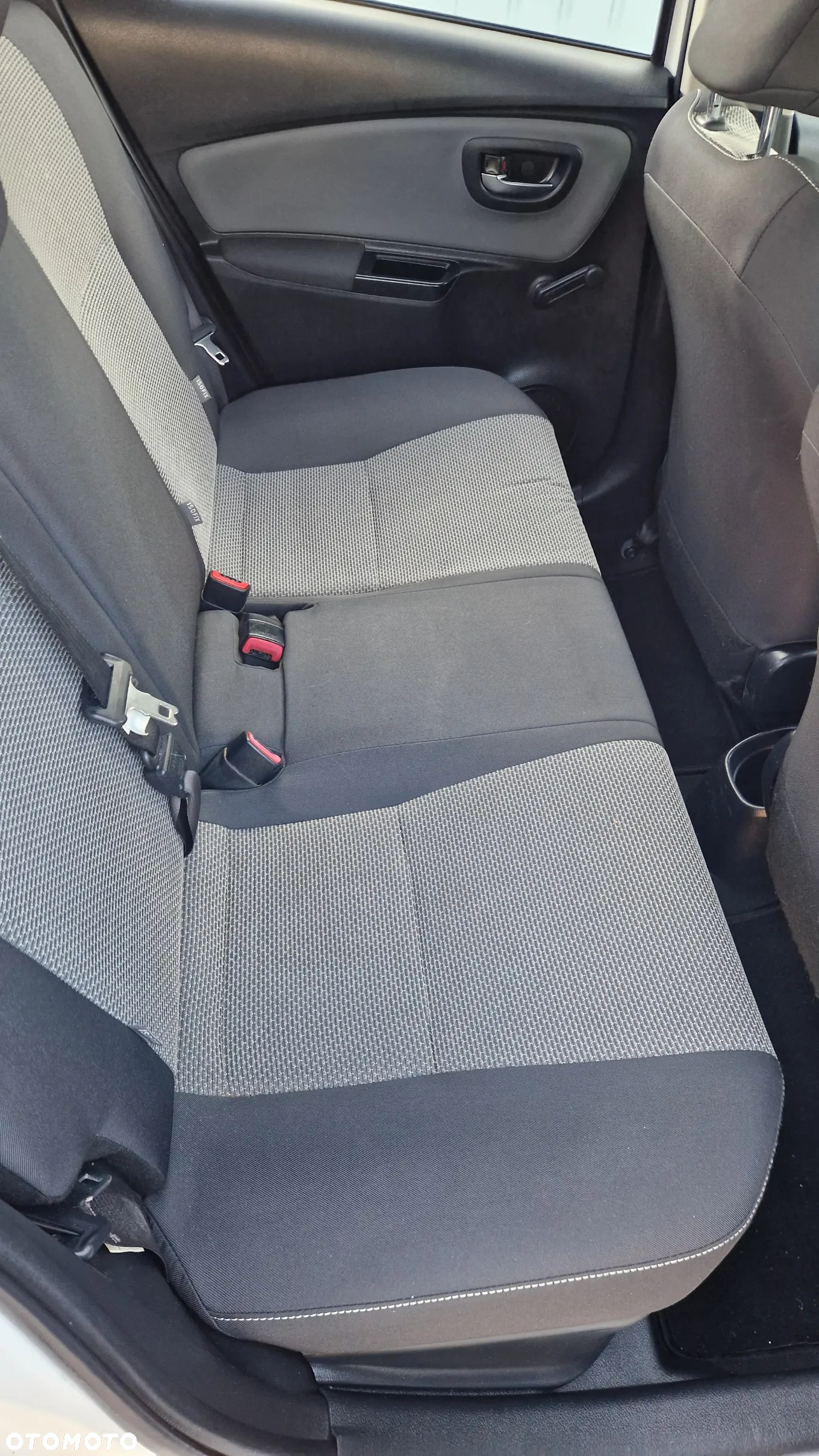 Toyota Yaris Hybrid 100 Business Edition - 26