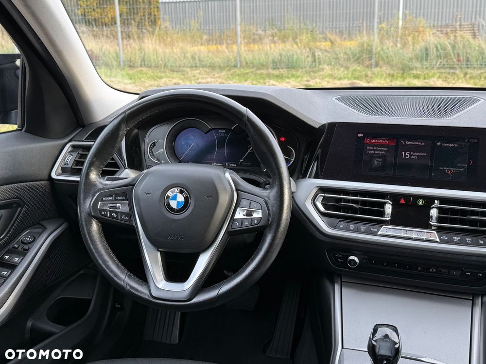 BMW Seria 3 320d Sport Line Shadow - 24