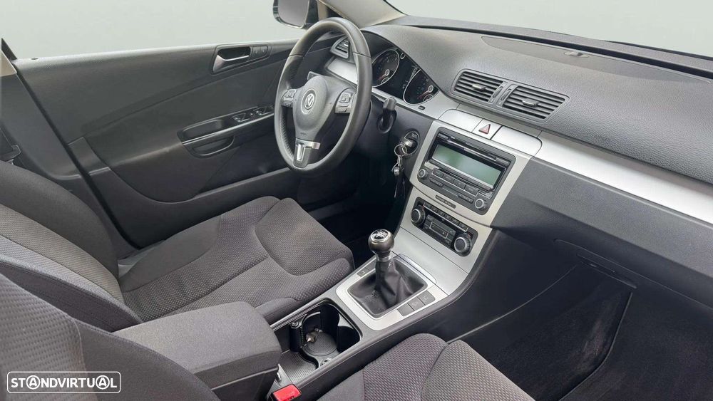 VW Passat 1.6 TDI BlueMotion - 14