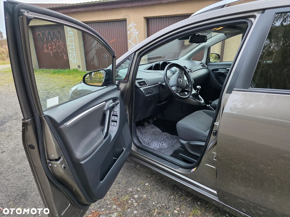 Toyota Verso 1.8 Premium - 11