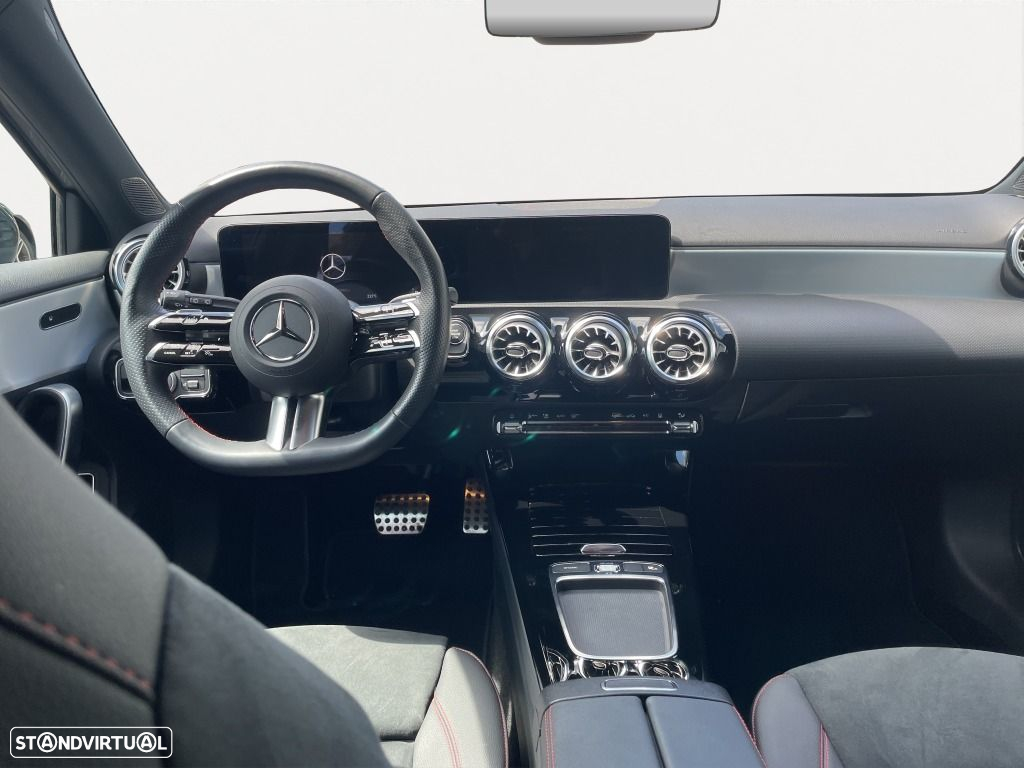Mercedes-Benz A 250 e AMG Line - 12