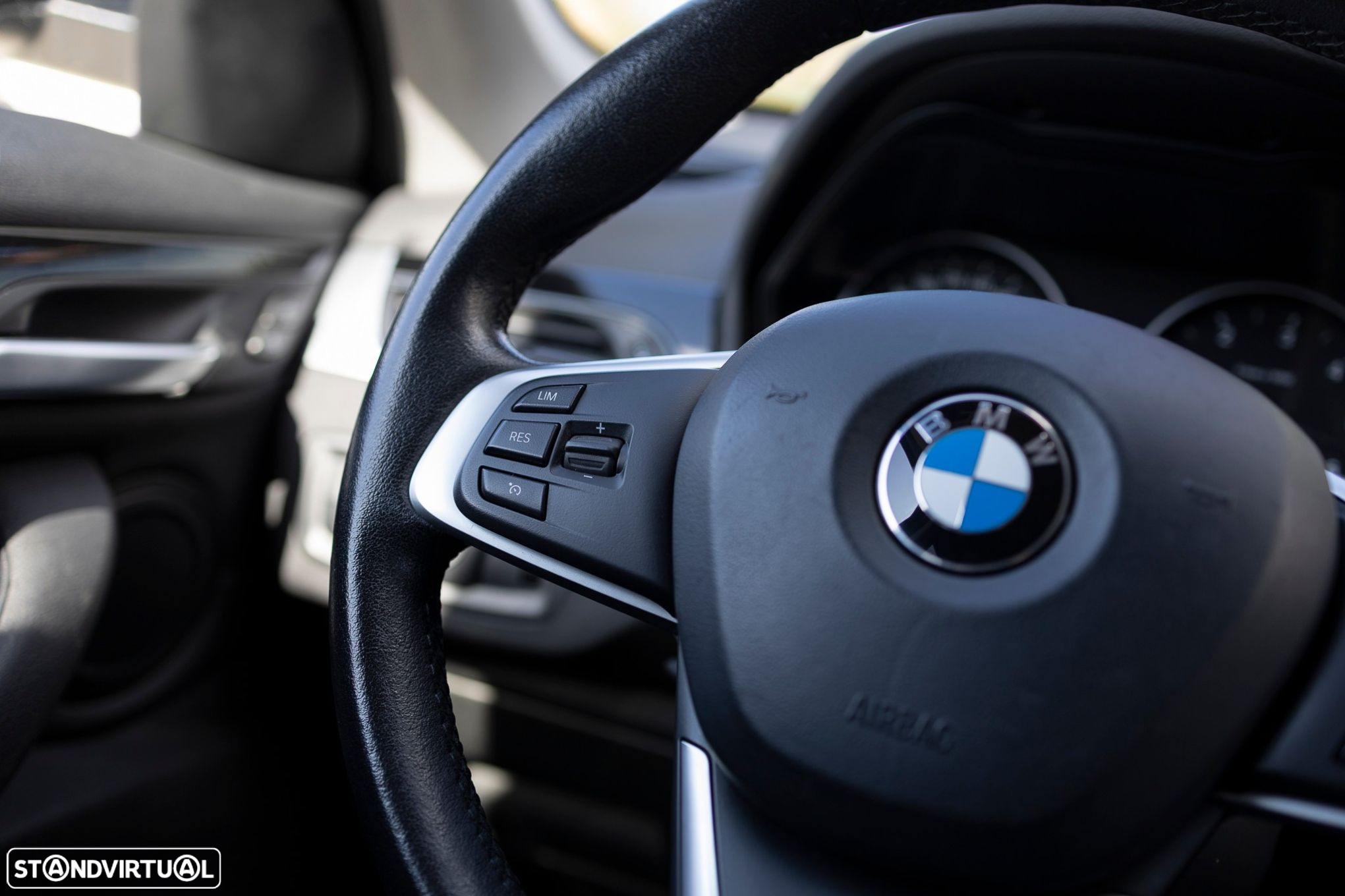 BMW X1 16 d sDrive Line xLine - 38