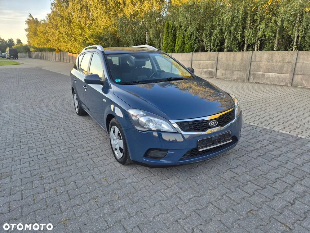 Kia Ceed - 11