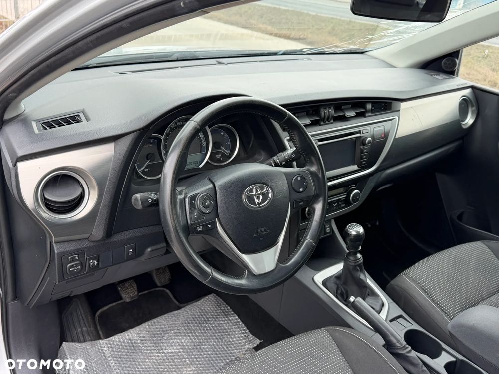 Toyota Auris 1.4 D-4D Design Edition - 11