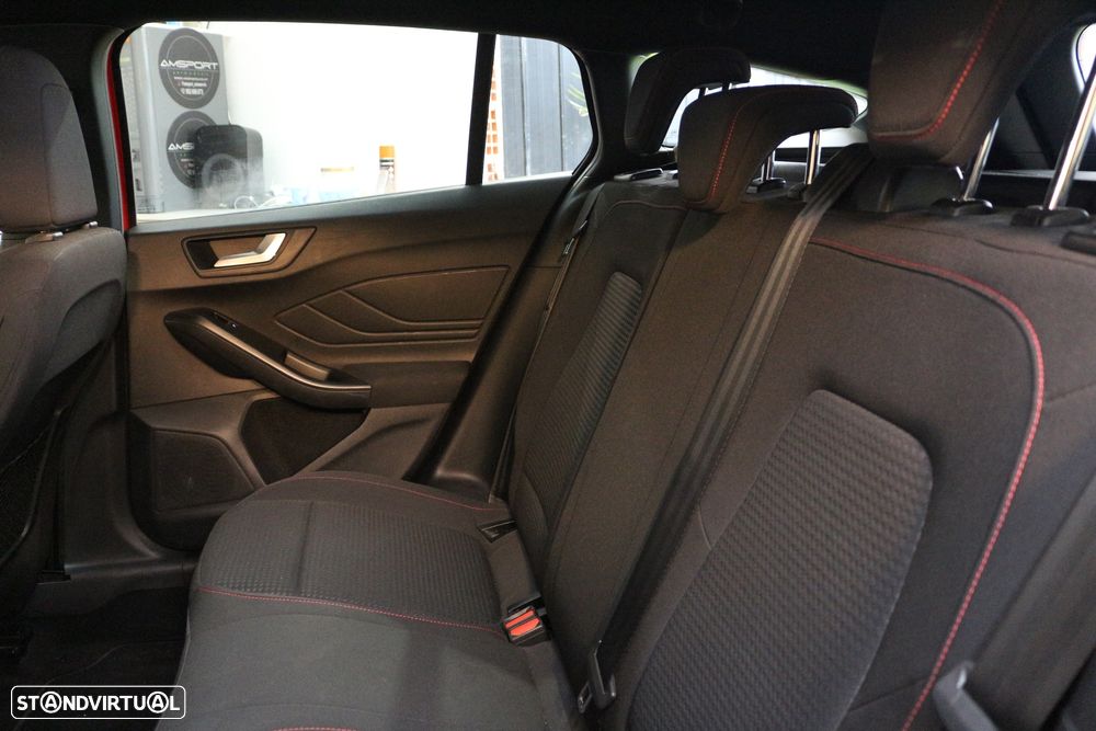 Ford Focus 1.0 EcoBoost S&S ST-LINE - 25