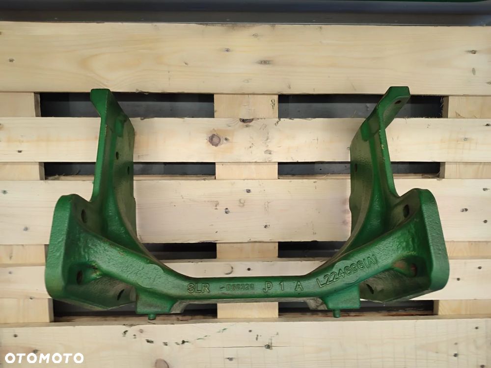 Wspornik L224696 Belka poprzeczna 060320 John Deere 6320 - 2