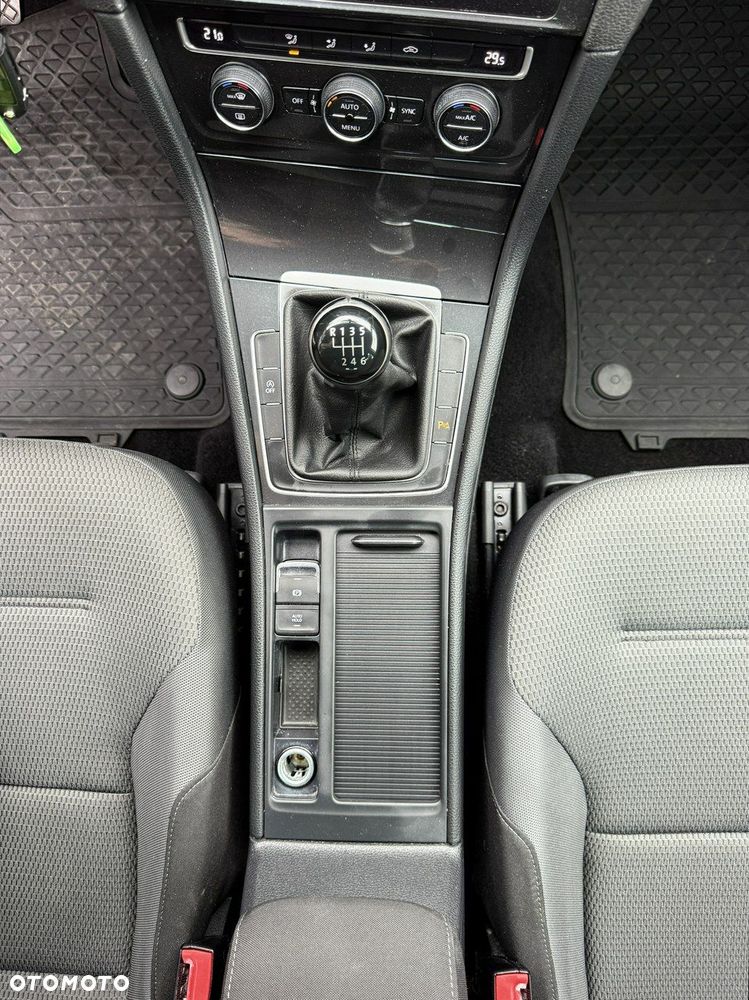 Volkswagen Golf - 15
