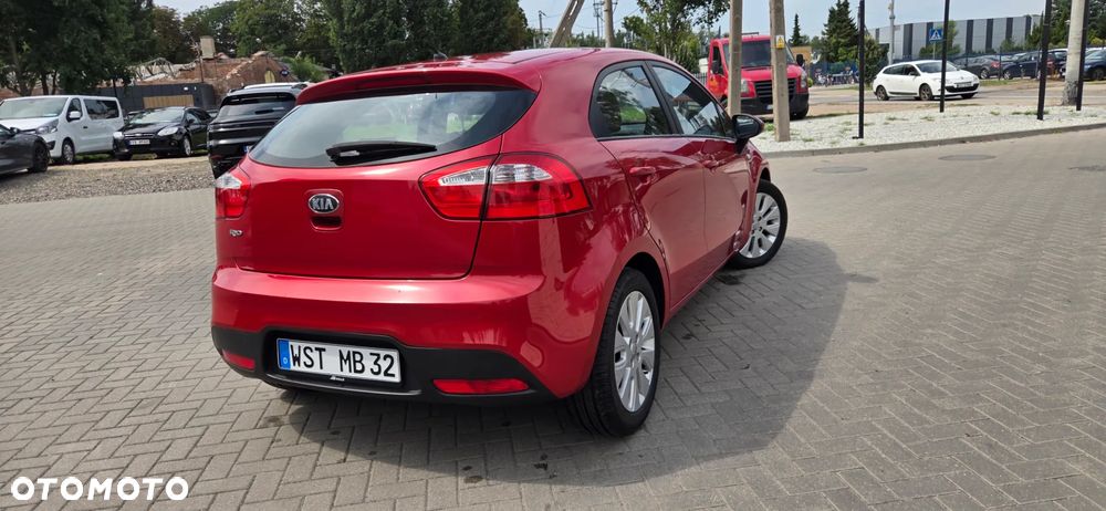 Kia Rio 1.2 Fifa World Cup Edition - 16