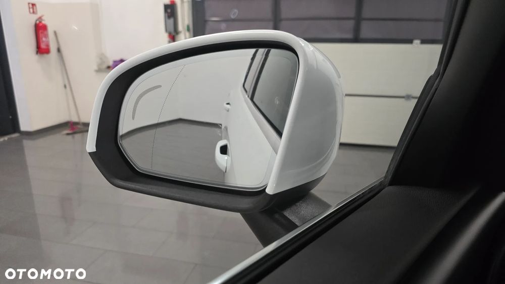 Volvo XC 40 B3 B DKG Ultra Black Edition - 29